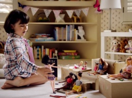 От Мерилин Монро к искуственному интеллекту: эволюция маркетинга кукол Барби
