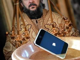 В Екатеринбурге священники пригрозили прихожанам топить смартфоны в святой воде