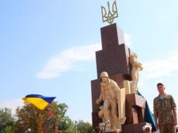 На Кировоградщине открыли памятник "Патриотам Украины"