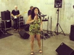 Лолита Милявская устроила концерт в метро