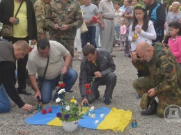 В Днепре установили памятную плиту в честь погибших в бою (Фото)