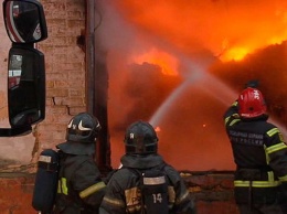 В Москве в районе промзоны загорелся склад полиграфии, есть жертвы (Видео)