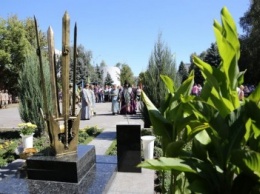 В Кременчуге открыт памятный знак участникам антитеррористической операции и памятная доска погибшим в Иловайске бойцам