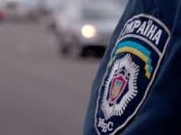 Бывший "Беркут" в центре Одессы спит в машине, и на вопросы прохожих отвечать не обязан (ФОТО)