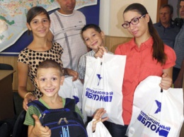 Накануне 1 сентября в Кривом Роге депутаты от Оппозиционного блока помогают многодетным семьям в подготовке первоклассников к школе