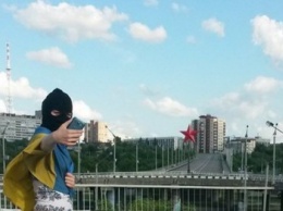 «Силовики ЛНР» спорят - кто должен бороться с «провокациями» в виде украинской символики