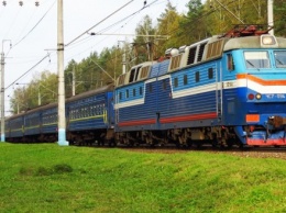 Курсирование дополнительного поезда Киев-Новоалексеевка продлено на сентябрь