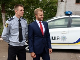 Криворожская патрульная полиция и нардеп Константин Усов презентовали новую учебную программу для детей - «школьный полицейский»