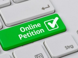 На сайте Кабмина зарегистрировано почти 200 петиций