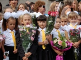 Торжественные линейки в 8 школах Симферополя прошли с участием крымских депутатов