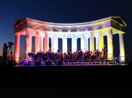 Симфонический оpen-air: у Воронцовской колоннады звучали знаменитые саундтреки и хиты оперы