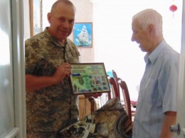 Херсонские пограничники поздравили ветерана-пограничника с 99-летием