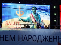 Концерт на Потемкинской: одесситов поздравили Билык, Дорн и солисты оперы