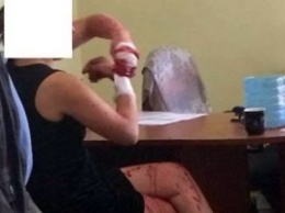 Россиянка во Львове разгромила РАГС и плеснула в работницу кислотой