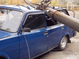 Запорожский суд обязал коммунальщиков заплатить 33 тысячи владельцу разбитого авто