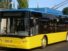 В Киеве перенесли троллейбусную остановку "Петровка"