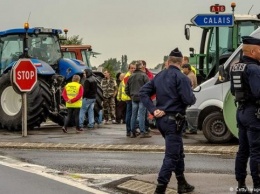 Во Франции перекрыли трассу, требуют закрыть "Джунгли"
