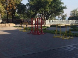 Труханов завалил территорию Майдана спортивными снарядами (ФОТО)