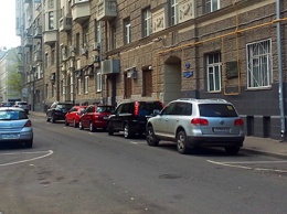 Власти Москвы продлили срок резидентских парковочных разрешений до трех лет