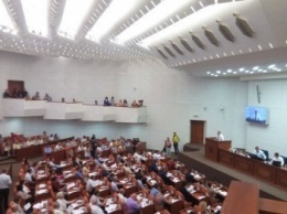 На сессии днепровского горсовета активистка обвинила депутатов в моральном поведение по отношению к АТОшникам