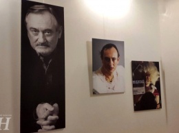 Выставку неизвестных портретов Богдана Ступки открыли в Киеве