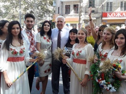 На День города горожан поздравлял творческий коллектив Николаевской «Аграрки»