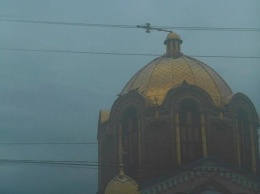 Ураган в Луганске сломал крест на храме (ВИДЕО)