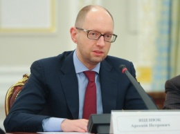 Арсений Яценюк назвал сказками возможность снижения тарифов ЖКХ