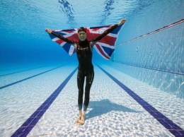Британка проплыла 200 метров на одном дыхании