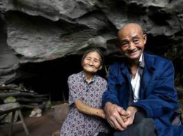 Квартирный вопрос. Китайская семья уже 54 года живет в пещере и съезжать не хочет