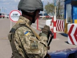 На админгранице с Крымом херсоснкие пограничники задержали брата и сестру, пытавшихся обойти КПП