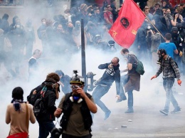 Во Франции прошли столкновения между демонстрантами и полицией