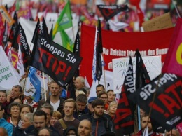 В Австрии и Германии десятки тысяч людей митингуют против ЗСТ с США и Канадой