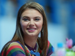 Алина Кабаева посетила ледовое шоу в Москве с двумя детьми