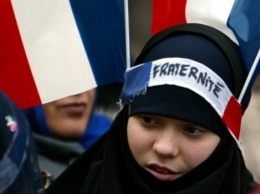 Каждый четвертый мусульманин во Франции ставит шариат выше законов