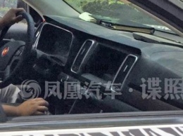 В Китае фотошпионы заметили новый кроссовер Hongqi HS7