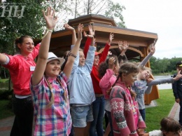 В бывших апартаментах Януковича открыли детский лагерь (ФОТО)
