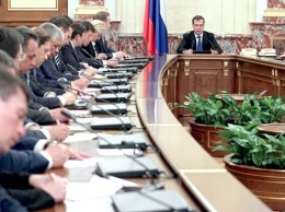 Медведев одобрил обложение налогом прибыли с пилотной добычи нефти