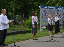 В Кременчуге открыли памятный знак "Героям Небесной сотни"