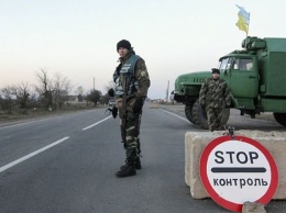 Украина открыла границу с Крымом для продуктов и товаров