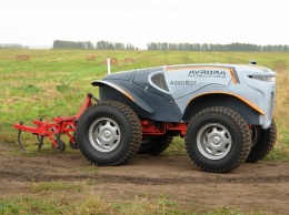 В России испытают беспилотный трактор