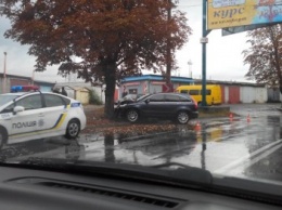 В Кременчуге в сегодняшнее утро произошло три ДТП: авто врезаются друг в друга и в деревья (ФОТО)