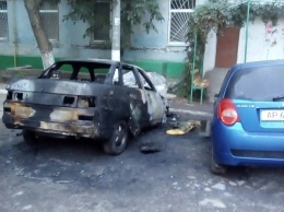 В Запорожской области две машины сгорели из-за брошенного коктейля Молотова (Фото)