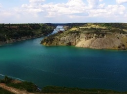 Кременчугское море и водопад показали с высоты птичьего полета (видео)