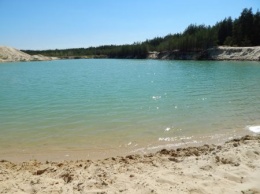 Полтавские "голубые озера" превратили в свалку (фото)