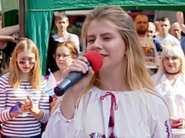 Победительница «Караоке на майдане» в Покровске (Красноармейске) выступила на шоу в Киеве