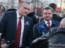 Госчиновники Крыма должны получать достойную зарплату, чтобы не было коррупции, – полпред президента