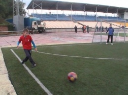 Енакиевские мальчишки сразились в дворовой футбол