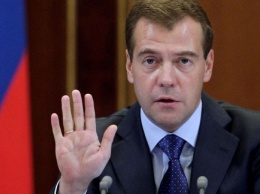Медведев советует Силуанову пересесть на электромотоцикл