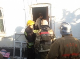 Владельца дома, в котором взорвался газ, спасатели доставали через окно (фото)